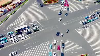 车流街道马路十字路口视频的预览图